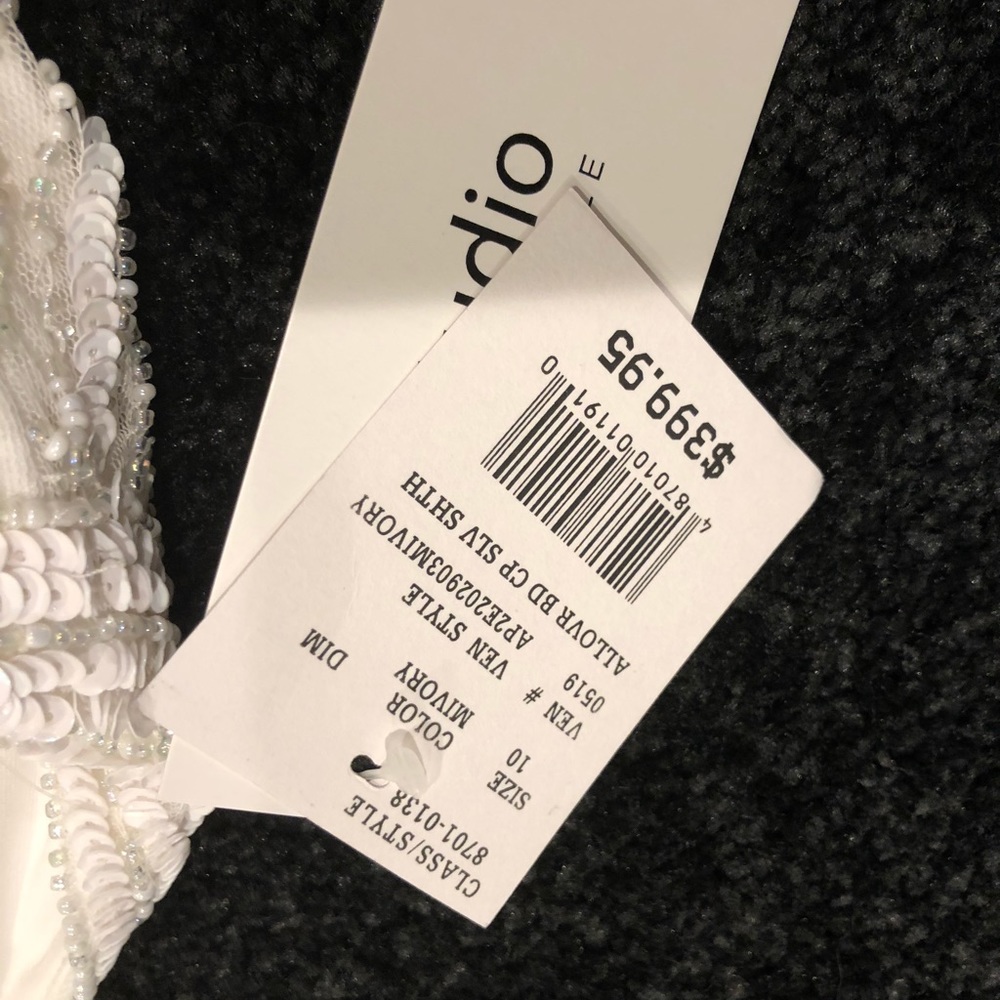 White beaded wedding dress - Picture 8 of 8